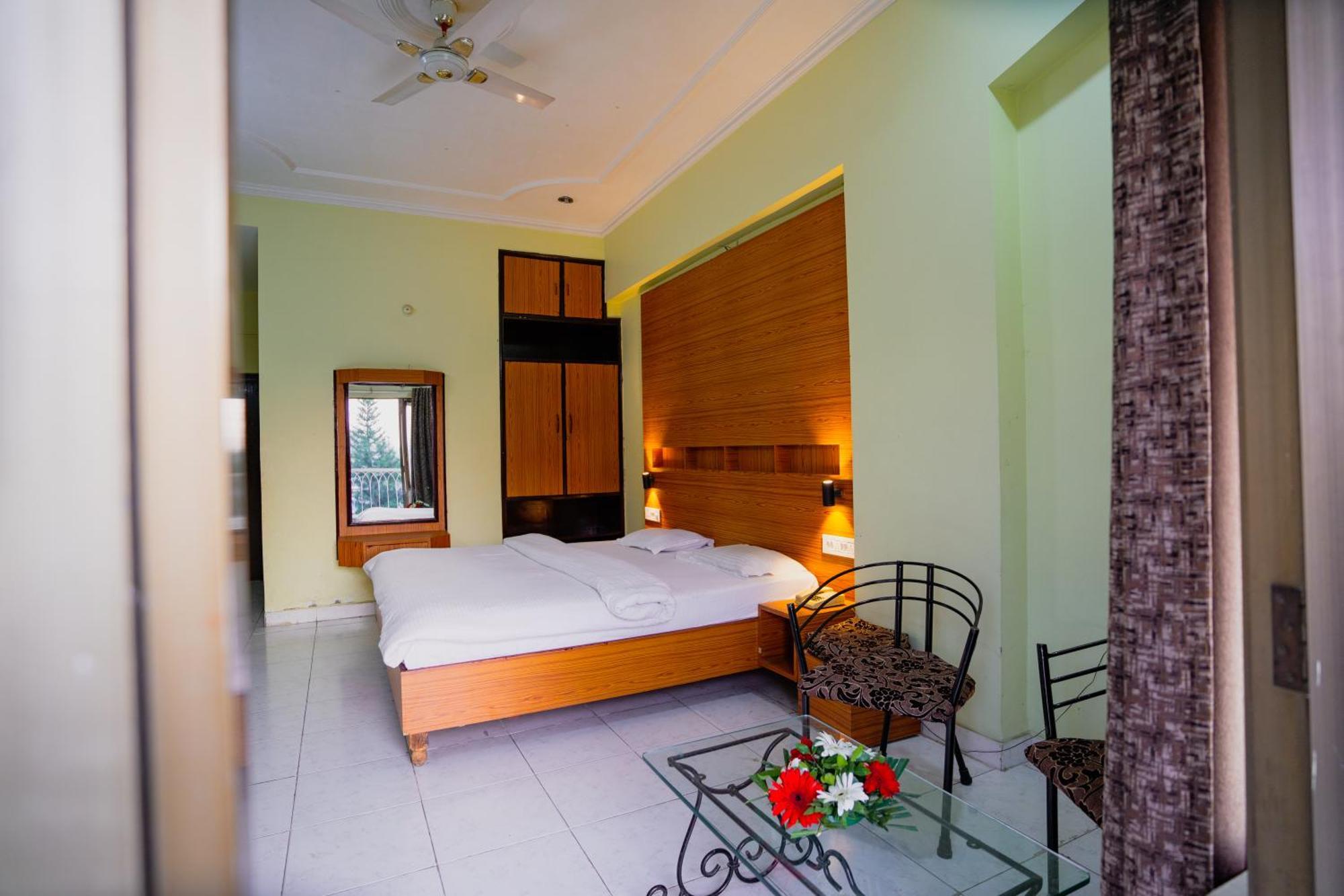 Hotel Girdhar Mahal Indore Eksteriør bilde