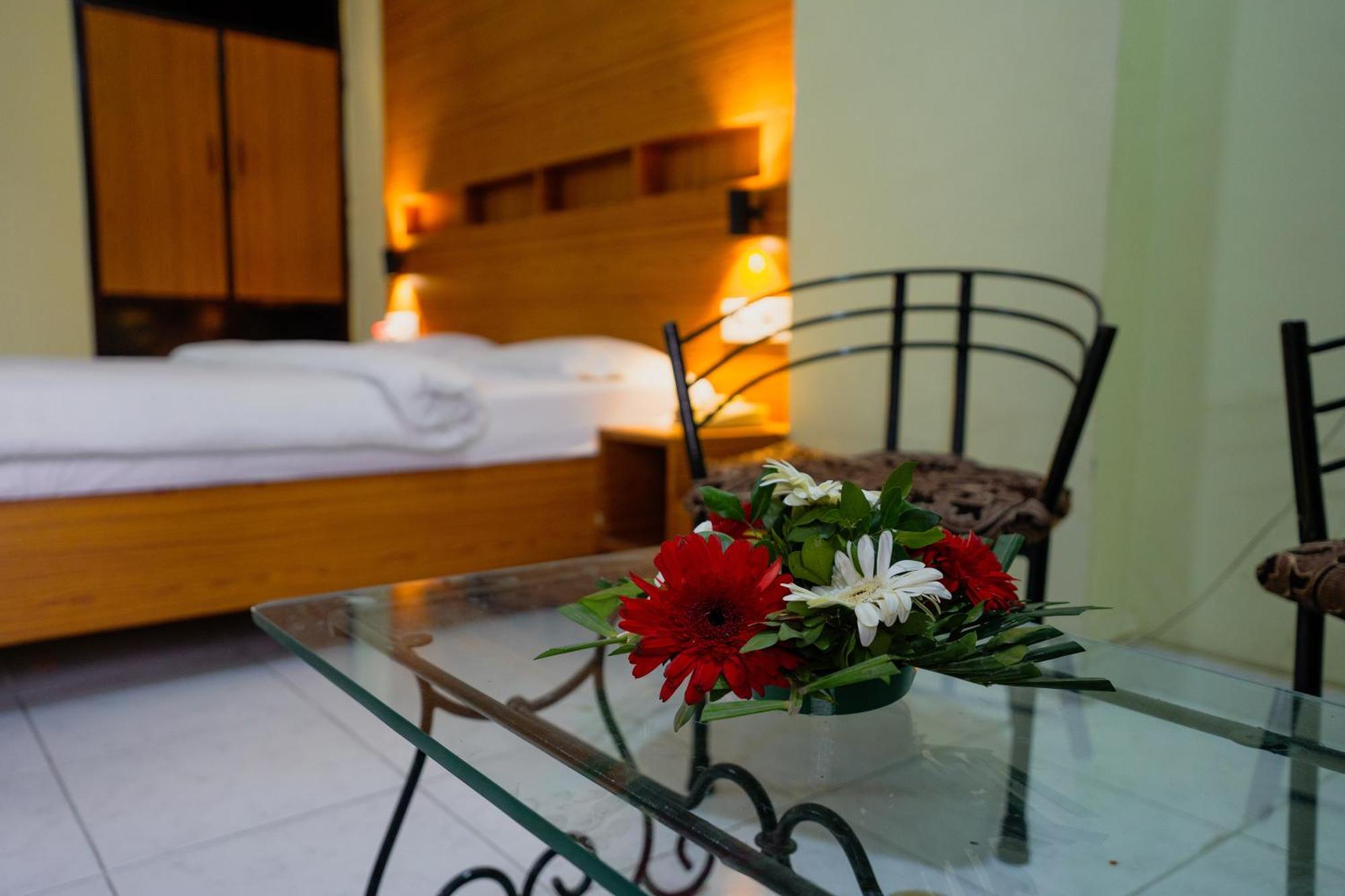 Hotel Girdhar Mahal Indore Eksteriør bilde