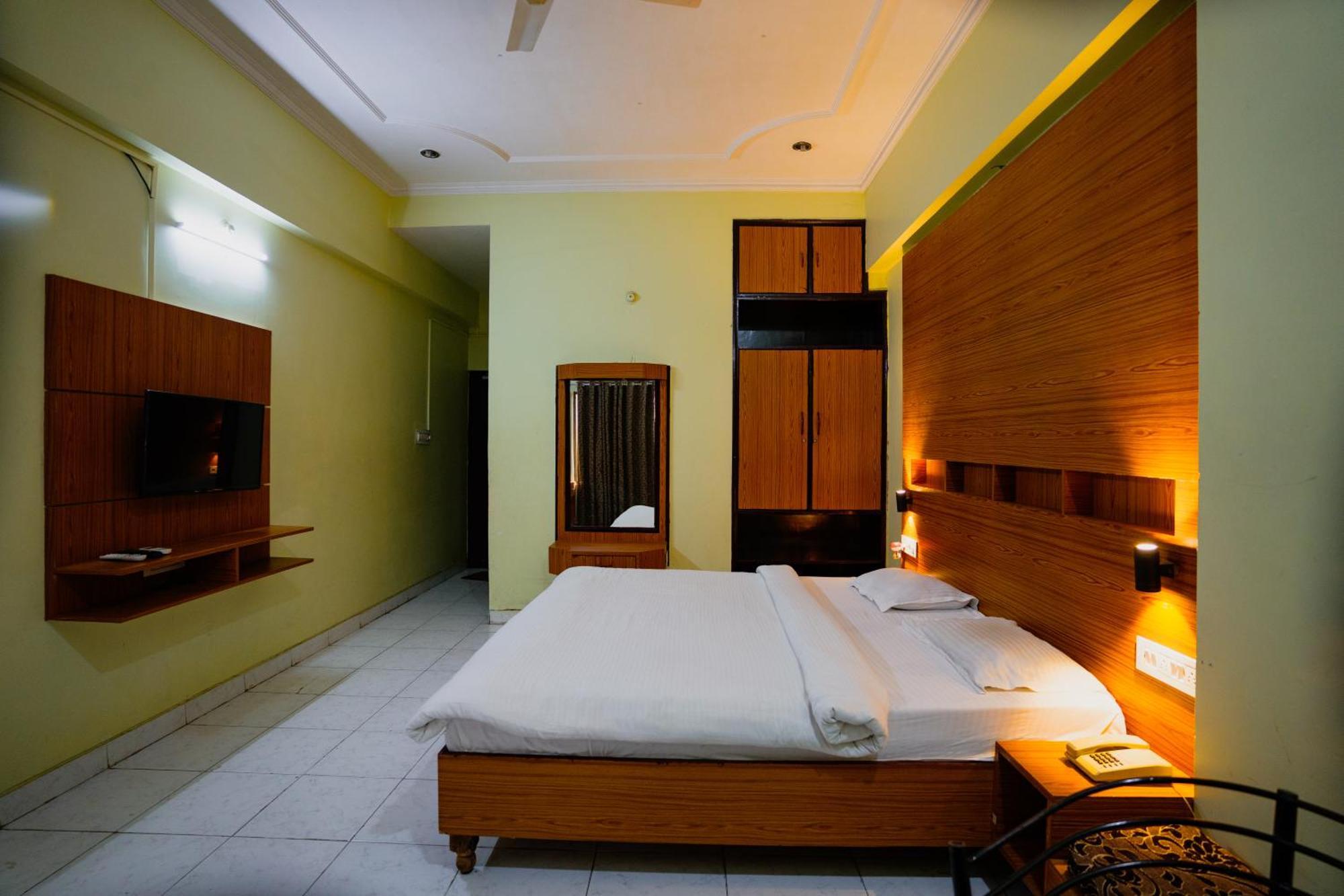Hotel Girdhar Mahal Indore Eksteriør bilde