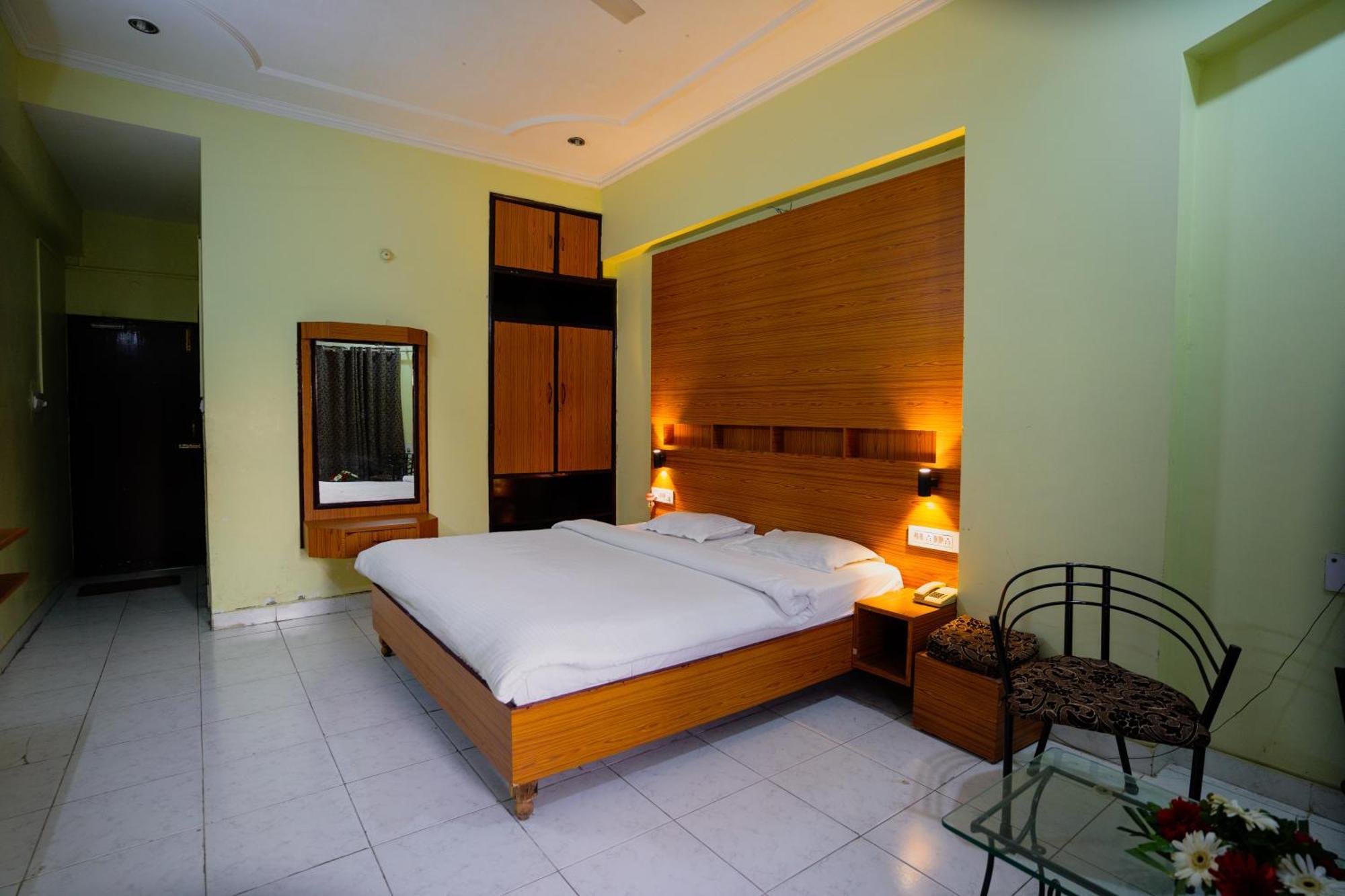 Hotel Girdhar Mahal Indore Eksteriør bilde