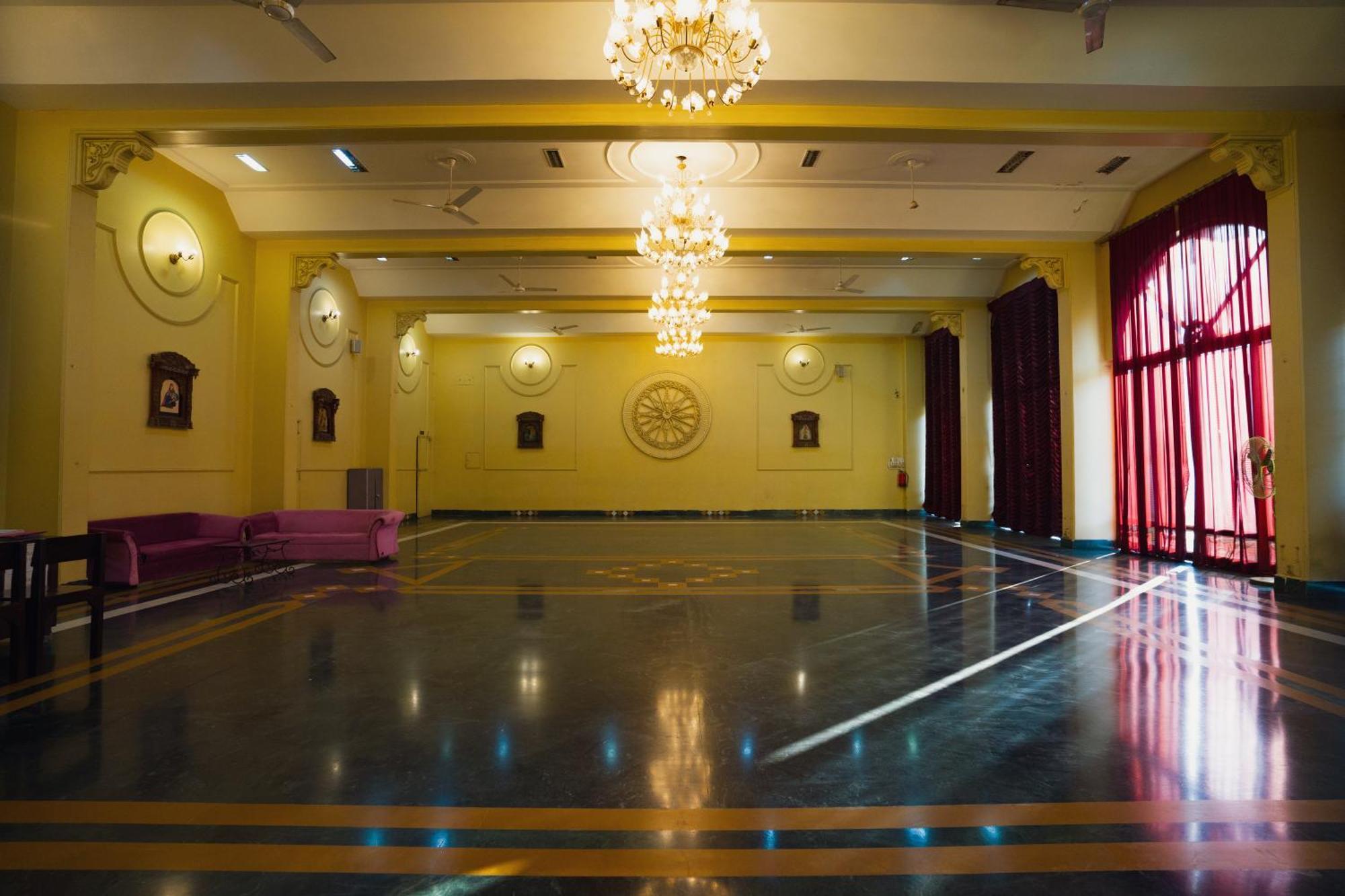 Hotel Girdhar Mahal Indore Eksteriør bilde