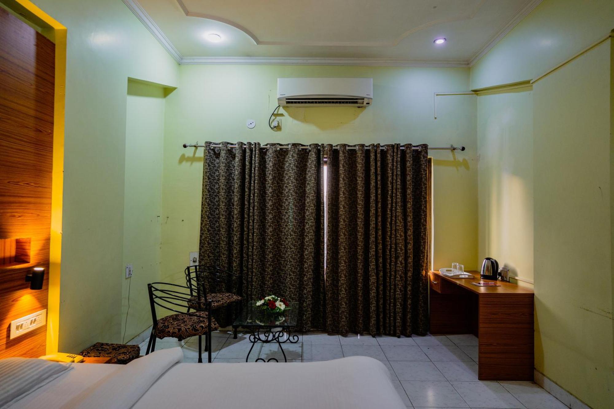 Hotel Girdhar Mahal Indore Eksteriør bilde