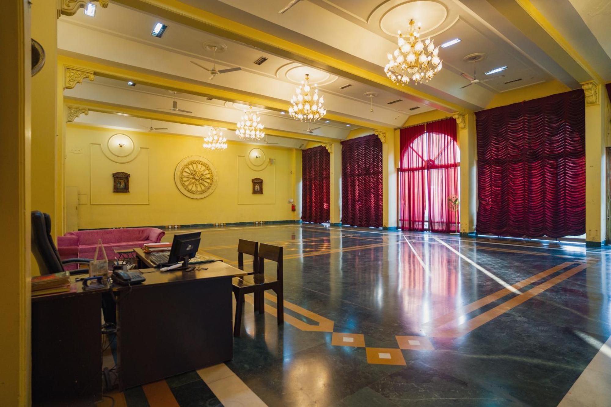 Hotel Girdhar Mahal Indore Eksteriør bilde