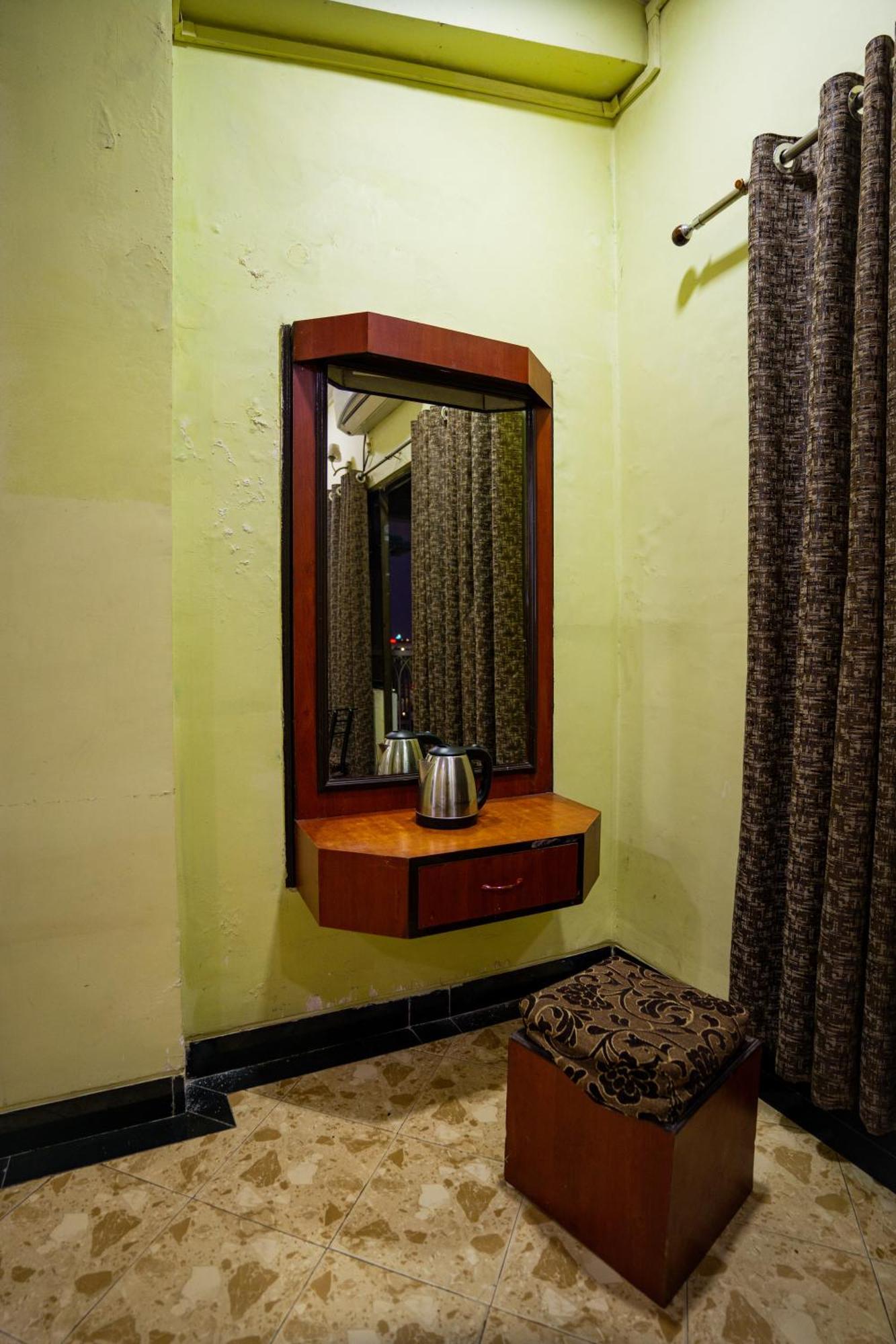 Hotel Girdhar Mahal Indore Eksteriør bilde