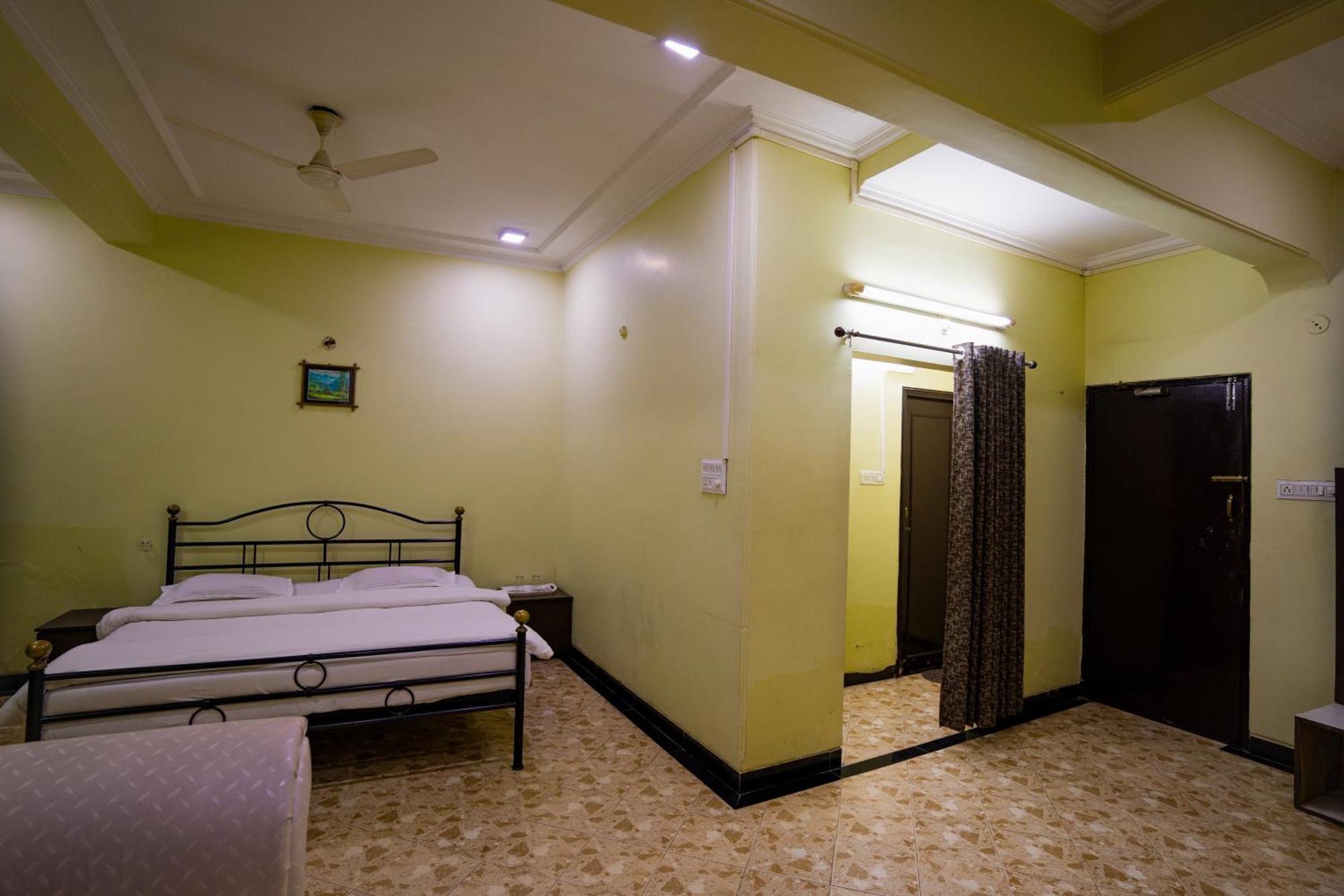 Hotel Girdhar Mahal Indore Eksteriør bilde