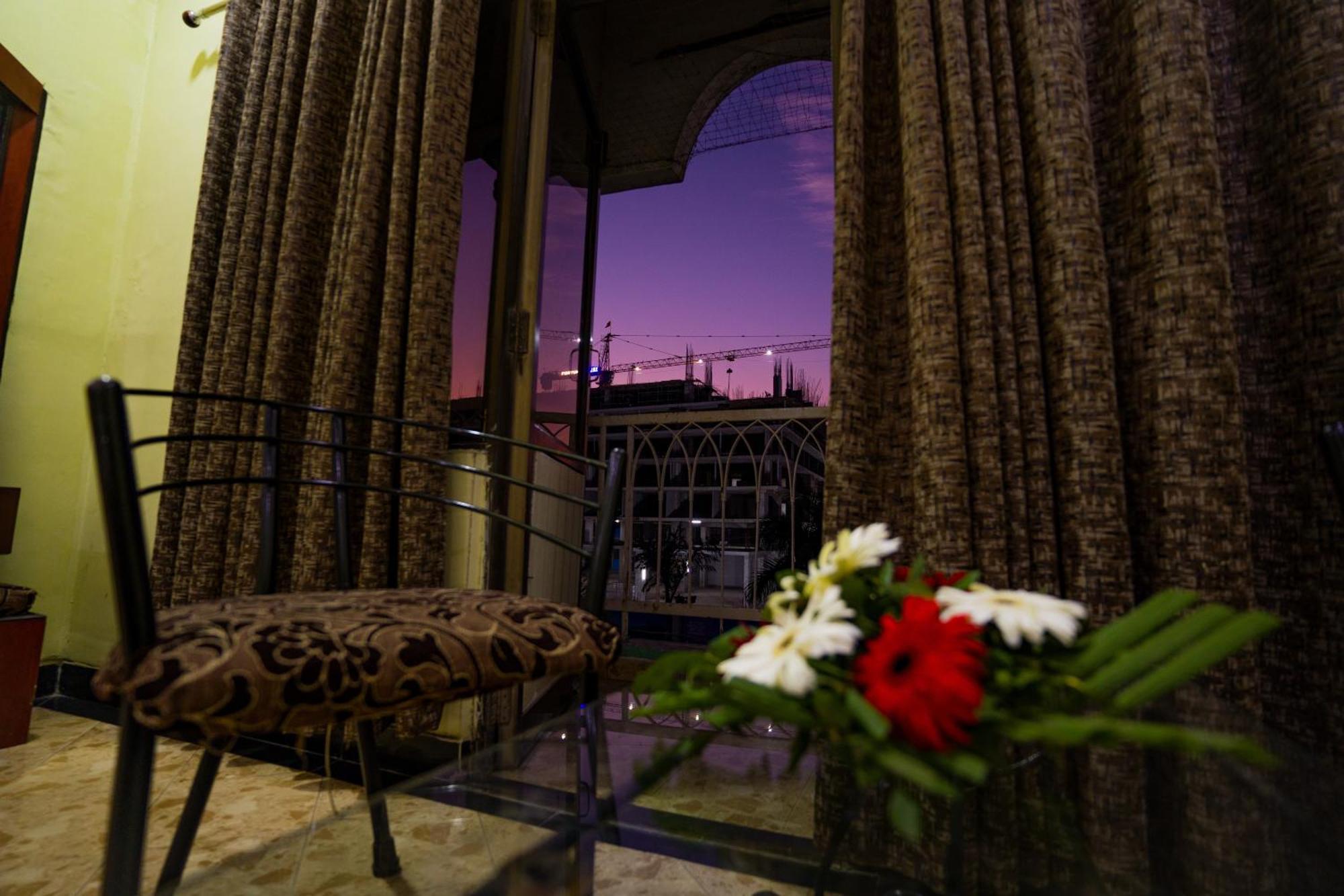 Hotel Girdhar Mahal Indore Eksteriør bilde