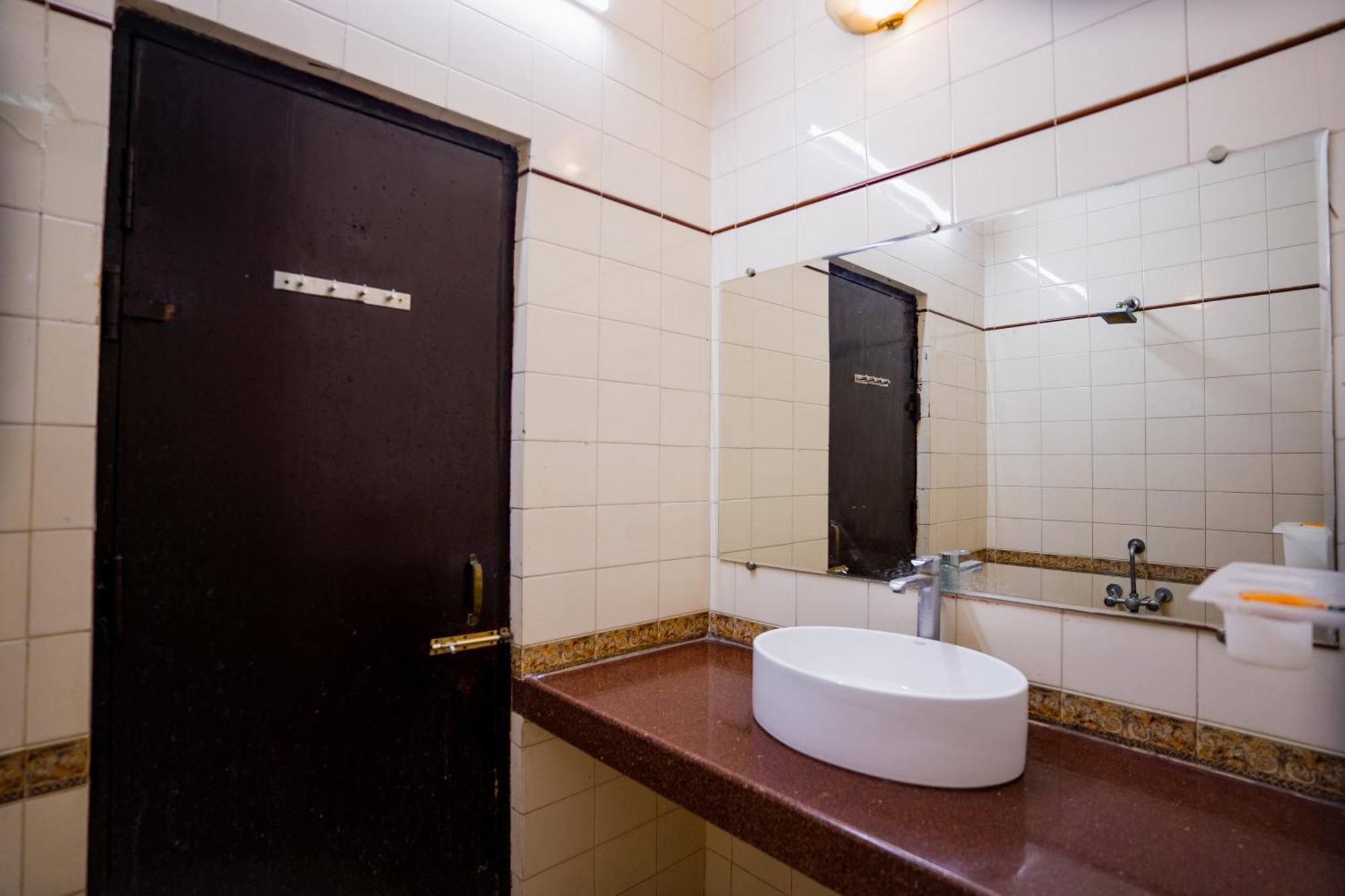 Hotel Girdhar Mahal Indore Eksteriør bilde