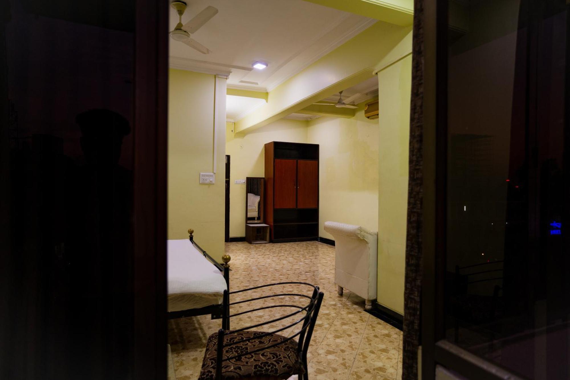 Hotel Girdhar Mahal Indore Eksteriør bilde