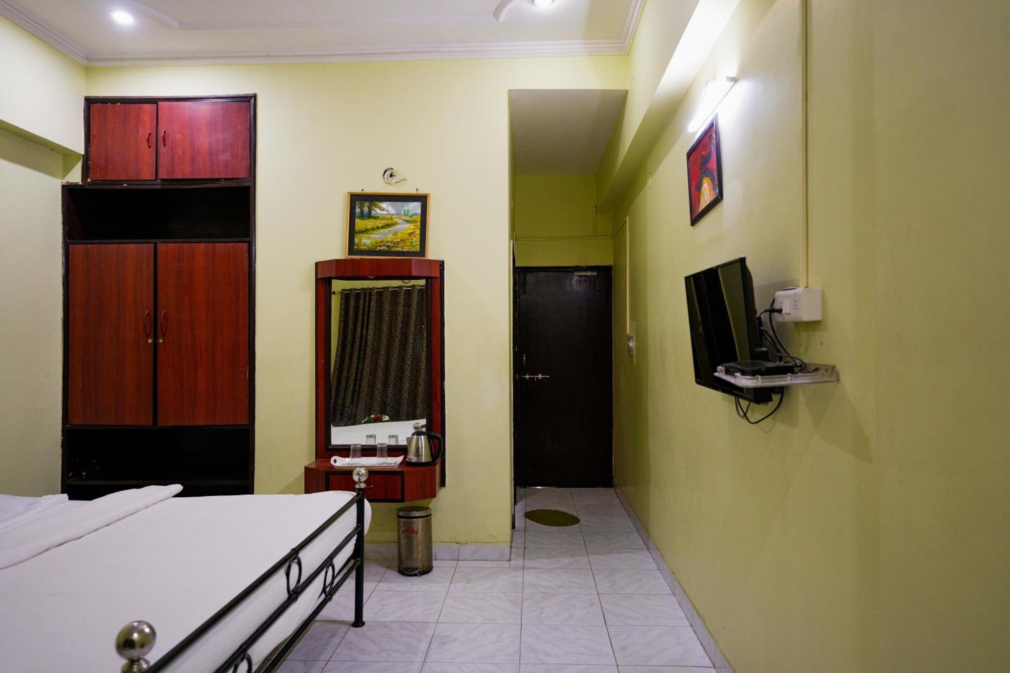Hotel Girdhar Mahal Indore Eksteriør bilde