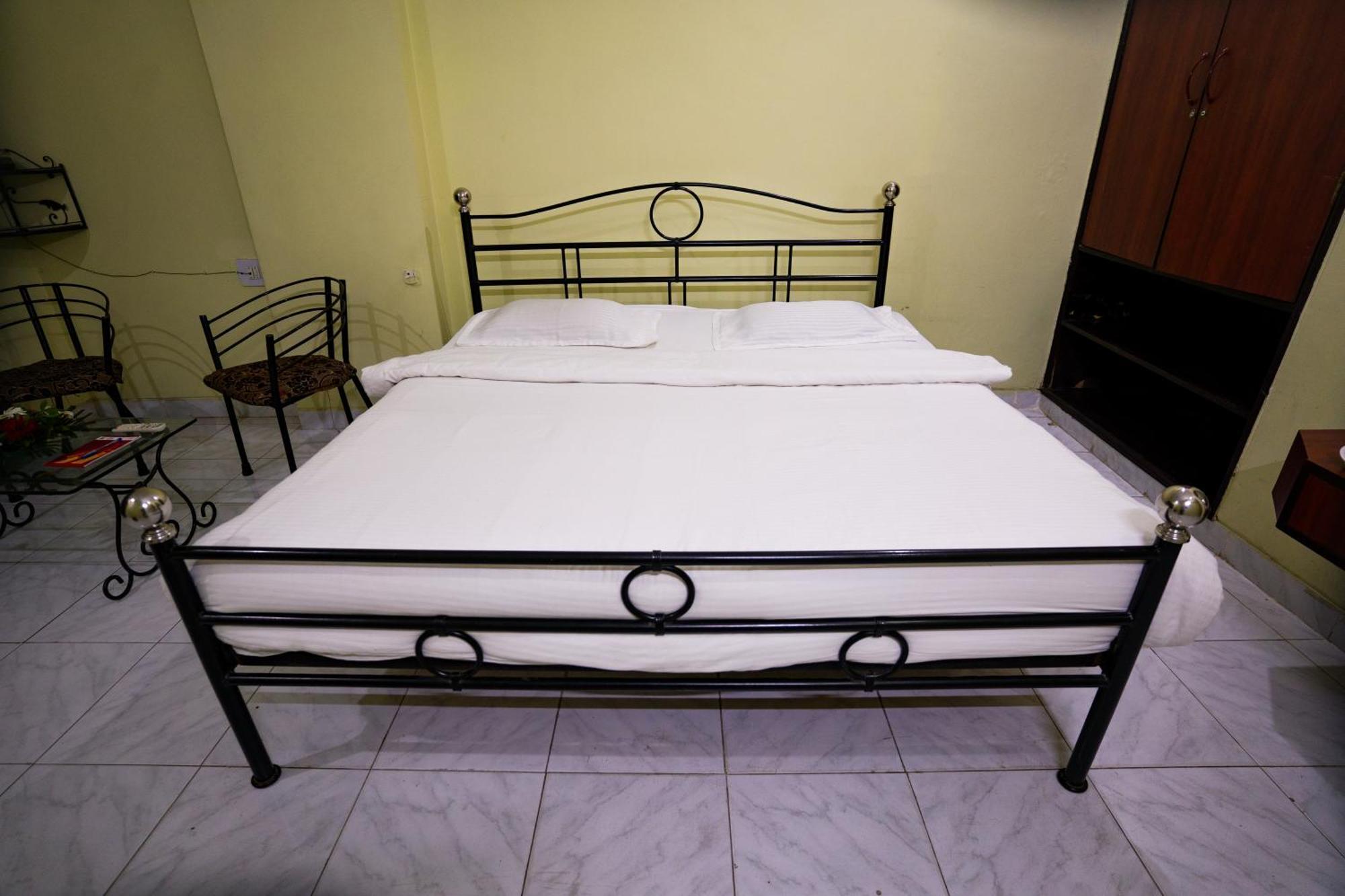 Hotel Girdhar Mahal Indore Eksteriør bilde