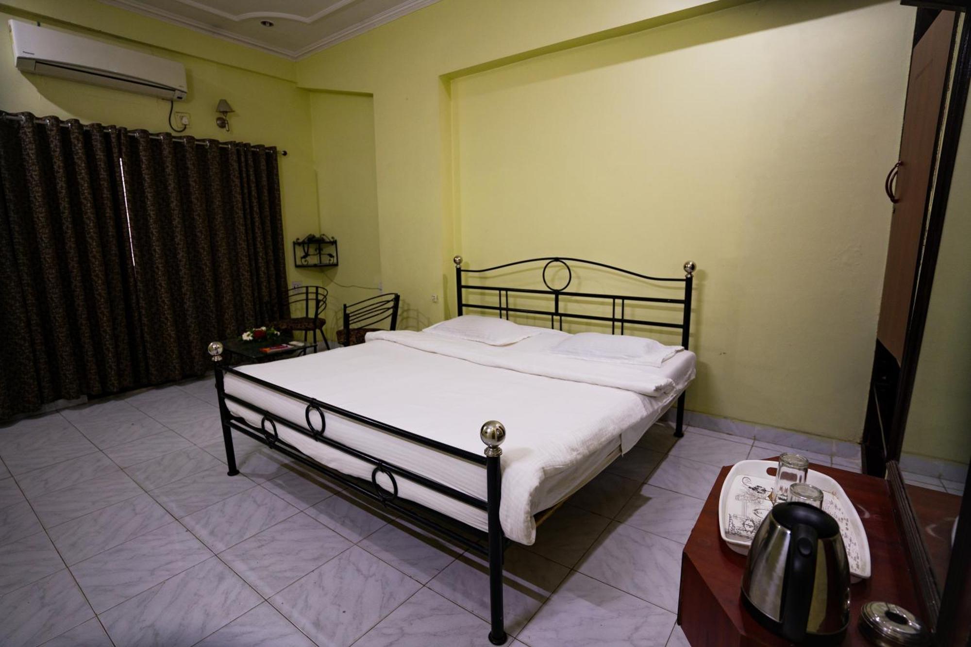 Hotel Girdhar Mahal Indore Eksteriør bilde