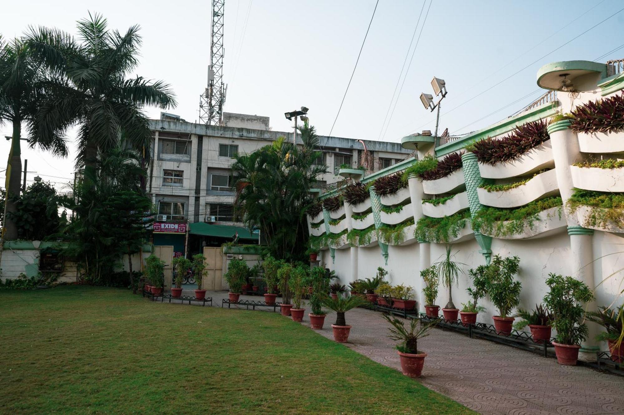 Hotel Girdhar Mahal Indore Eksteriør bilde